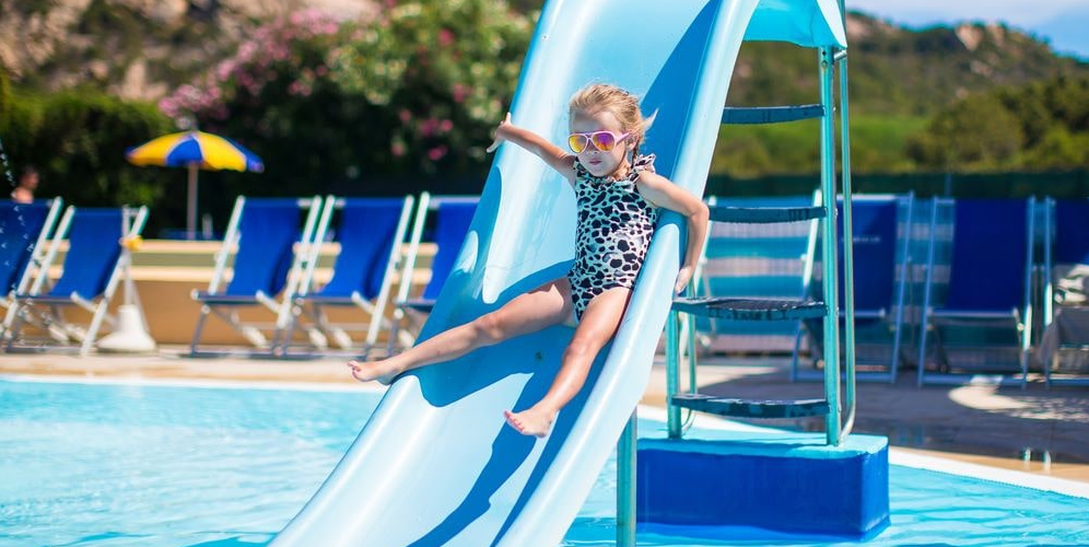 5 Aspects to Consider When Buying a Pool Slide